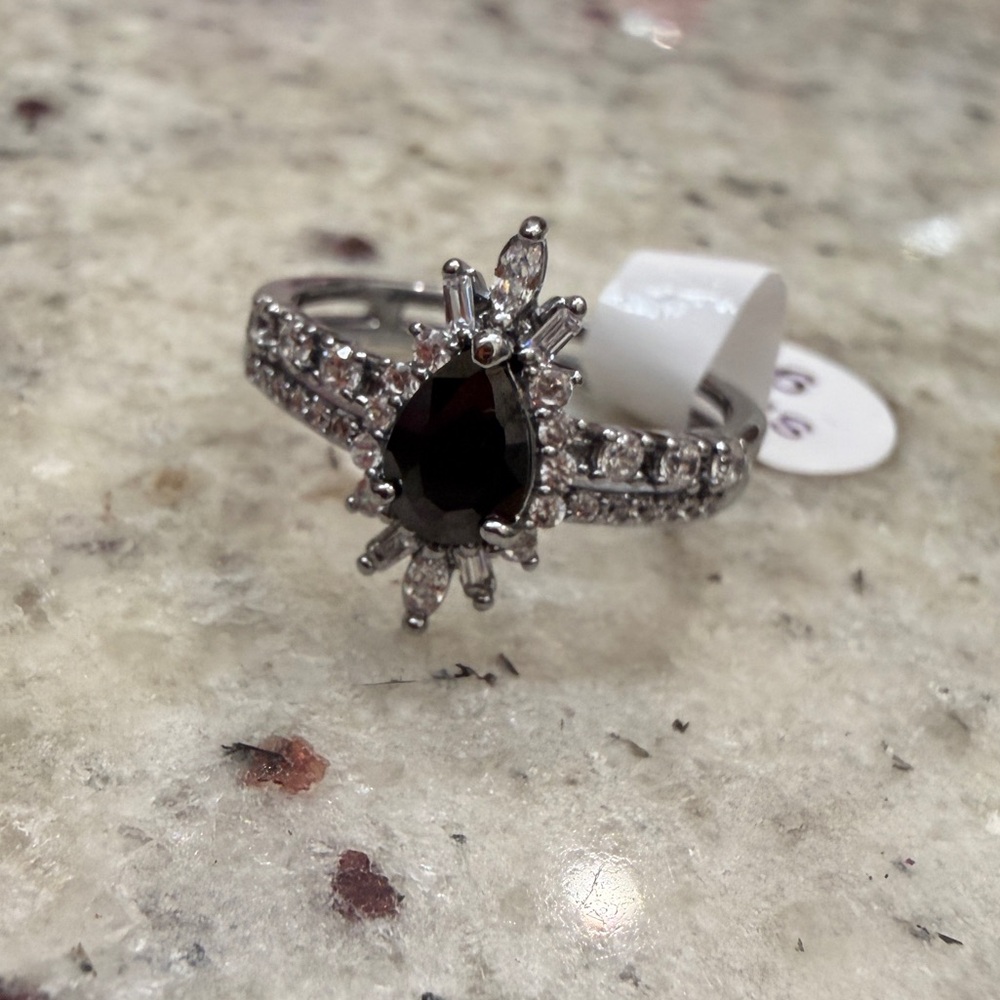 ❤️2/$18💗 Bomb Party Ring sz 9